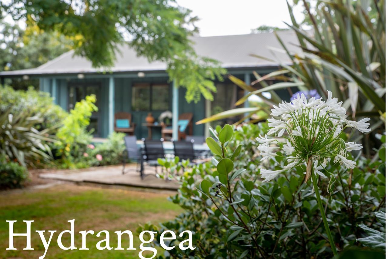 Lawn Cottages Clive エクステリア 写真