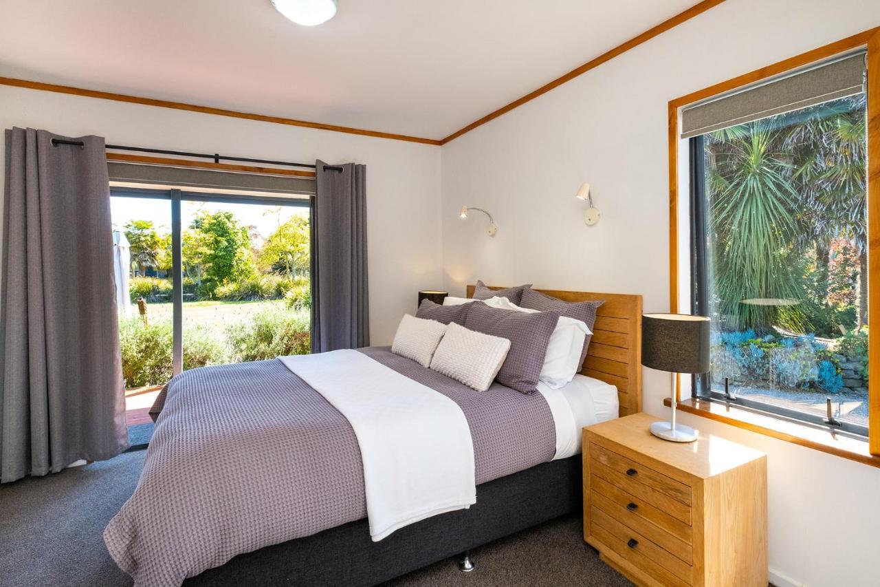 Lawn Cottages Clive エクステリア 写真