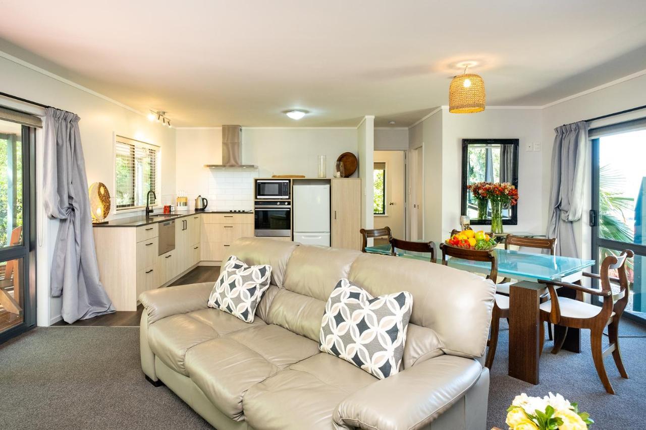 Lawn Cottages Clive エクステリア 写真