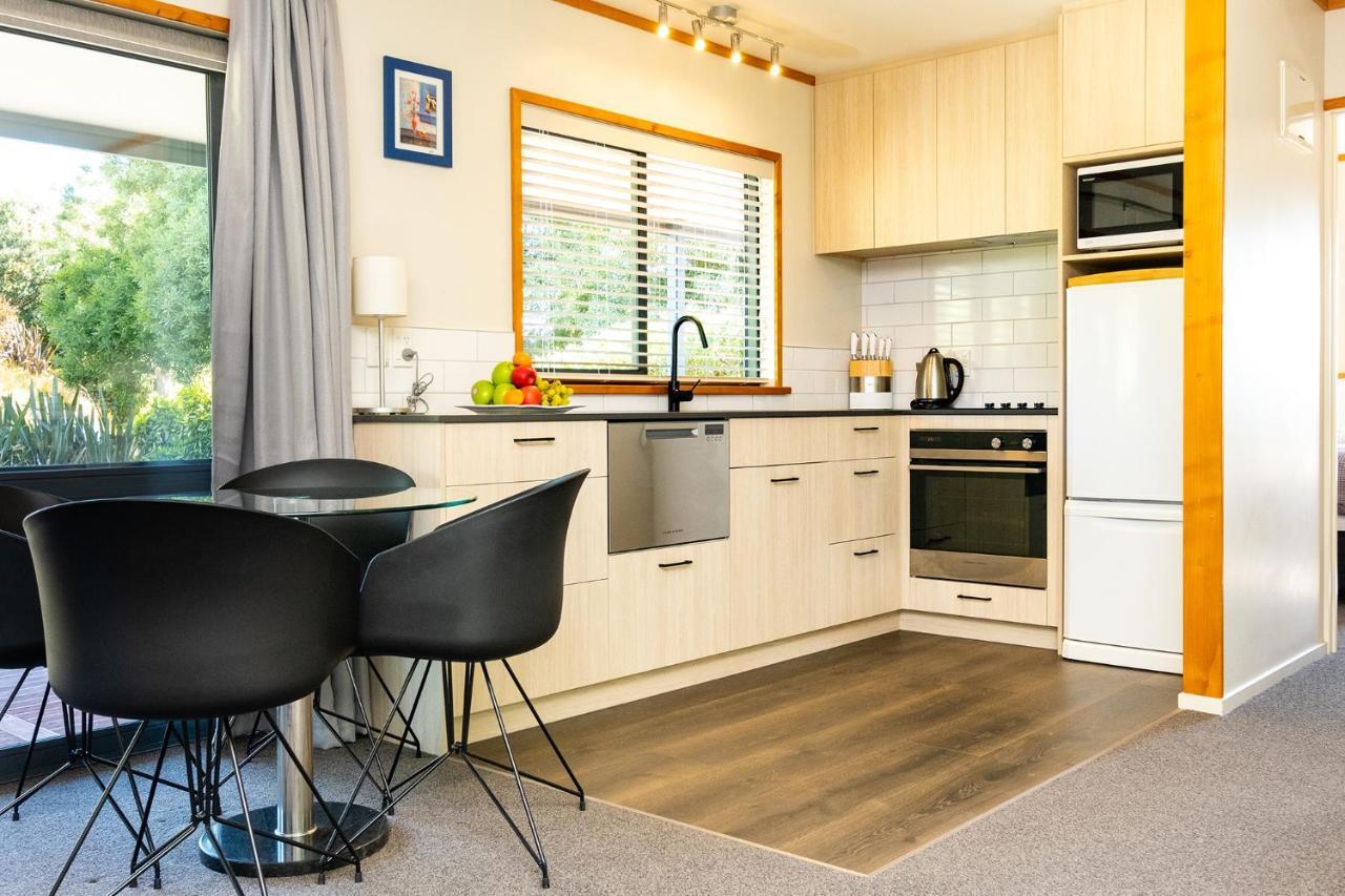 Lawn Cottages Clive エクステリア 写真