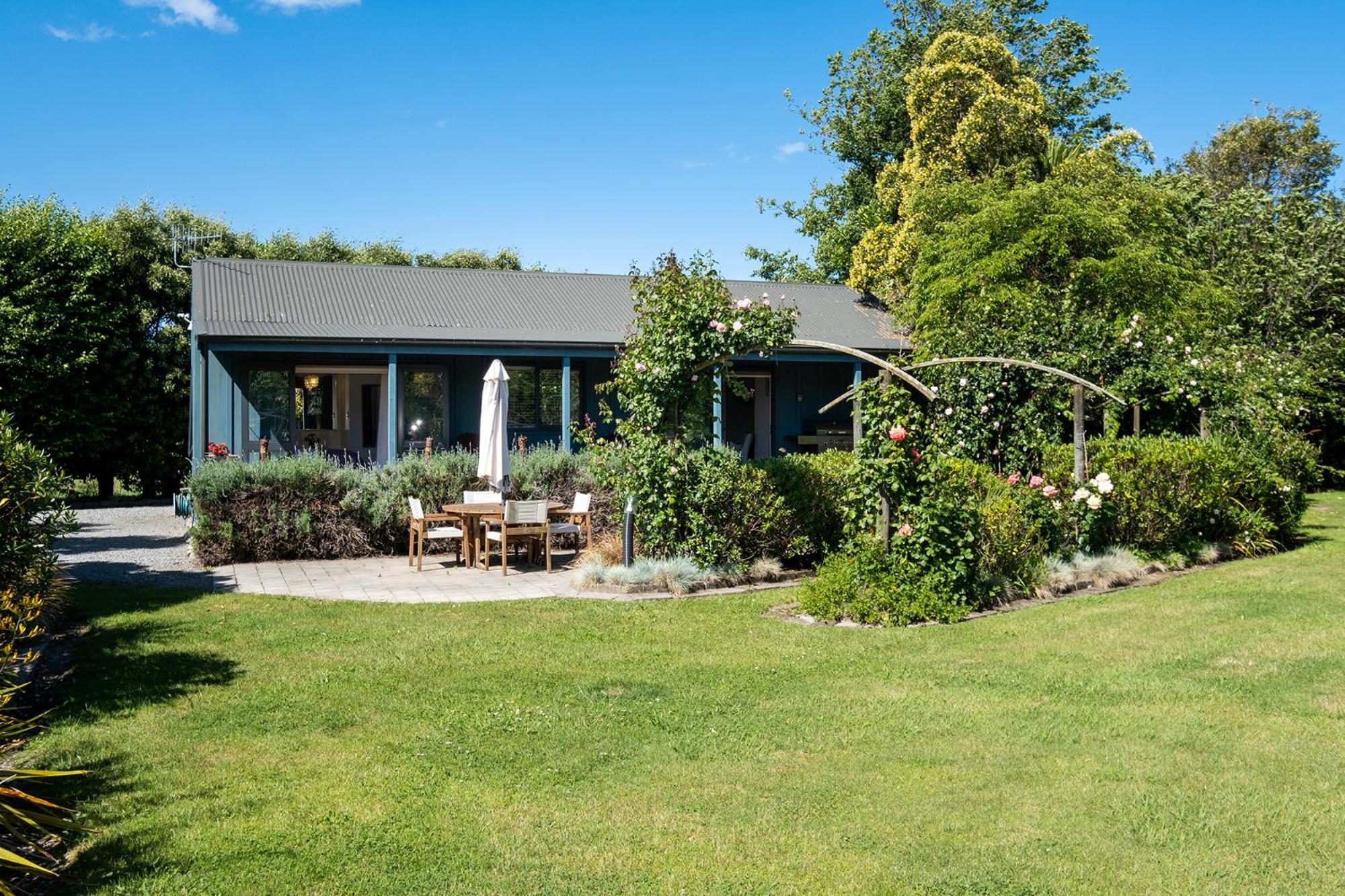 Lawn Cottages Clive エクステリア 写真